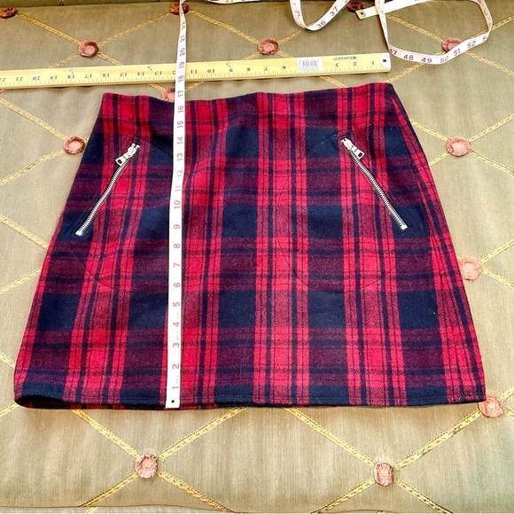 x Gap Mini Skirt in Plaid Wool Blend Red and Black Check with Zip Pockets (8) - Picture 8 of 8